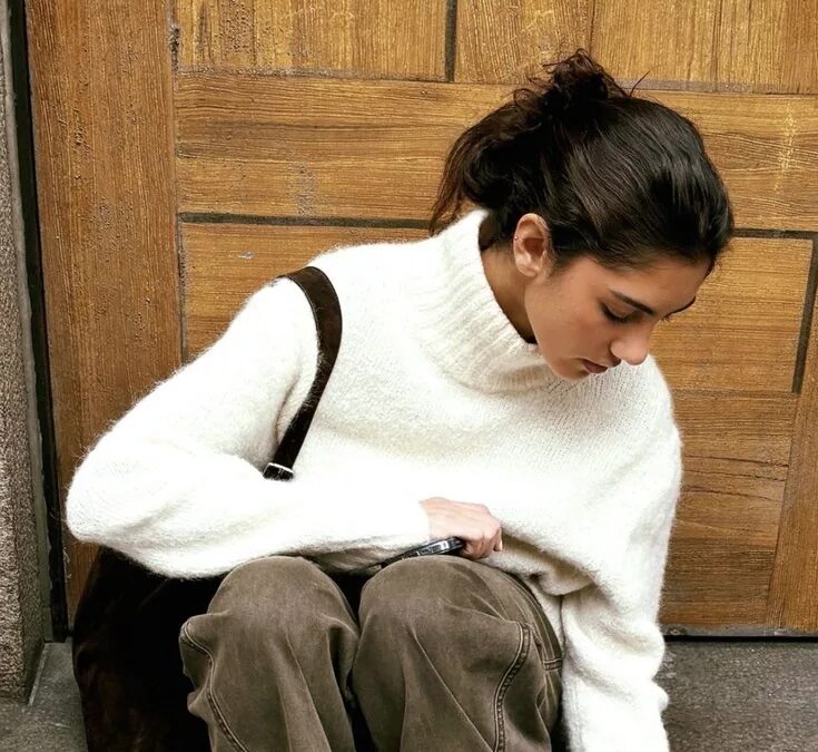 7 Best Reasons a Capsule Wardrobe Sweater Is Worth It